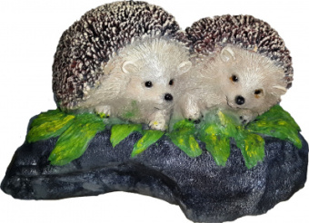 Ежики два на камне Н-15см (F520)